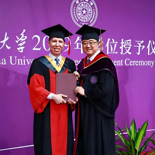 Позвольте представить нашего преподавателя, который вернулся из Китая получив степень PhD в Университете Цинхуа