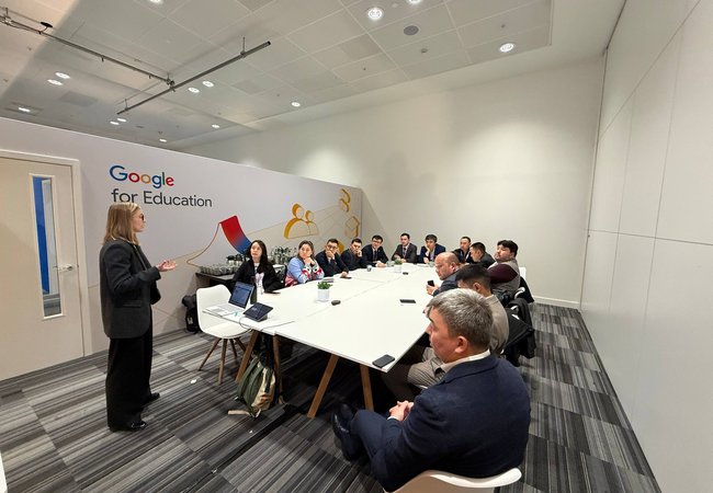 Raqamli ta’limning global tendensiyalari va zamonaviy texnologiyalar Londonda muhokama qilindi.