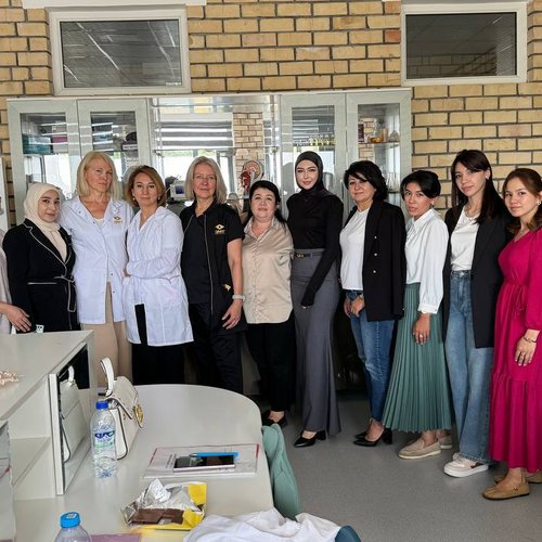Toshkent Kimyo xalqaro universitetining “Chiroy estetikasi” yoʻnalishi talabalari uchun amaliy darslar qiziqarli va mazmunli tarzda tashkil etildi