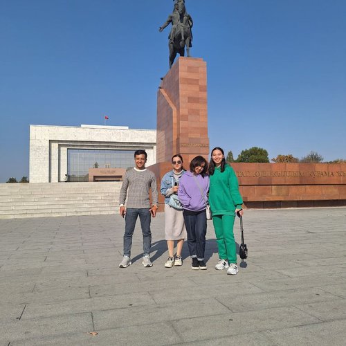 Students of the History faculty of Kimyo International University in Tashkent are in Bishkek