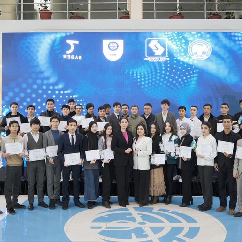 35 студентов, поступивших в Ташкентский международный университет Кимё в 2022/23 учебном году с высокими баллами, были награждены государственными грантами