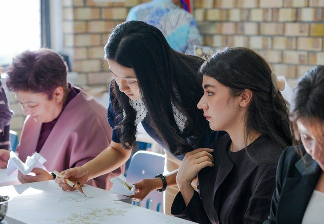 Malaysian Batik Art Comes to KIUT’s Creative Studios