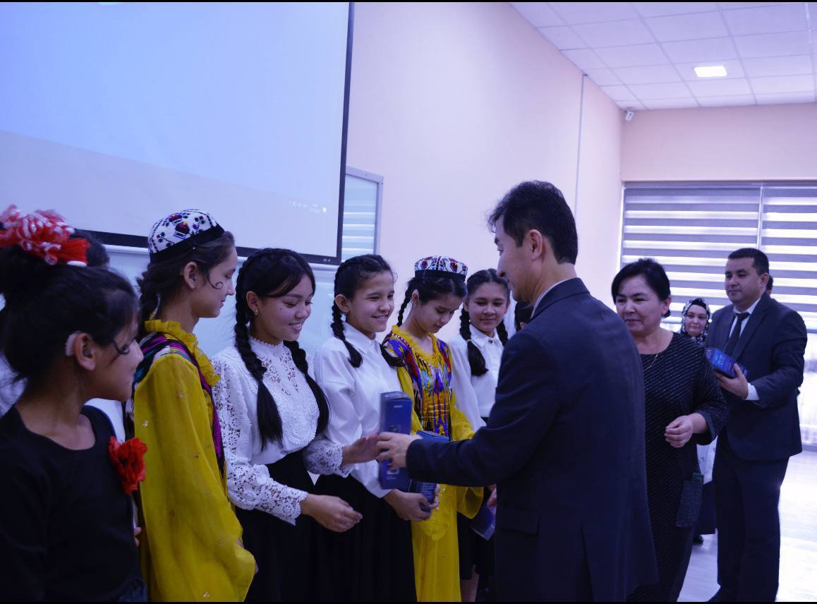 A cultural and educational event was held at Kimyo International University in Tashkent with the participation of students of a specialized boarding school for hearing-impaired children No. 106