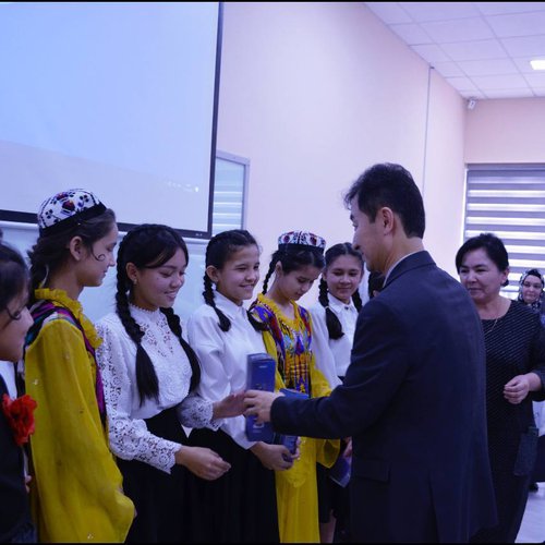 A cultural and educational event was held at Kimyo International University in Tashkent with the participation of students of a specialized boarding school for hearing-impaired children No. 106