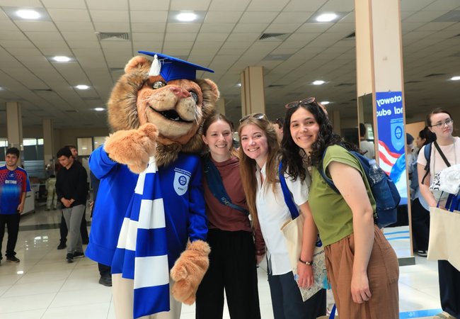 В Kimyo International University in Tashkent — одном из университетов Узбекистана с наибольшим количеством иностранных, особенно американских студентов — прошёл международный праздник “America Day — 2026”.