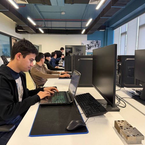 В инновационном учебно-производственном технопарке Inno студенты 4-го курса направления «Инженерия информационных систем» Ташкентского международного университета Кимё проходят практику, участвуя в реальных IT-проектах.