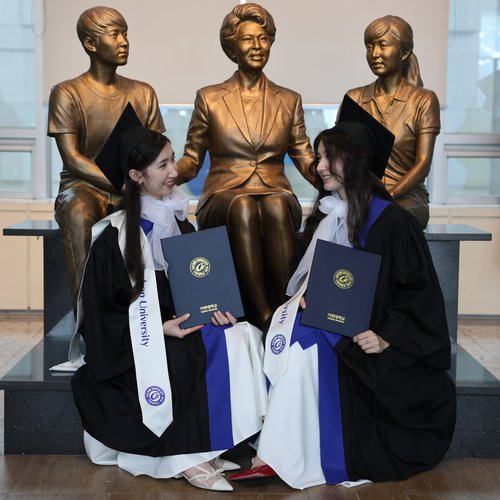 Toshkent Kimyo xalqaro universiteti talabalari