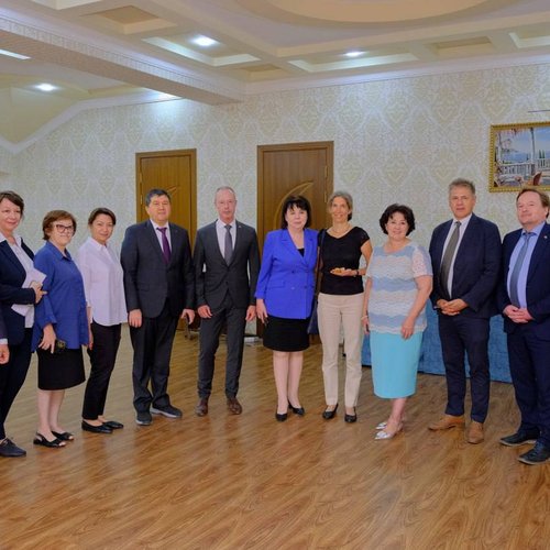 Kuni kecha Toshkent Kimyo Xalqaro Universitetining “Liboslar dizayni” yoʻnalishi talabalari tomonidan “NUR TEX” toʻqimachilik kompaniyasi tashabbusi bilan tashkil etilgan “Fashion Show” namoyishi boʻlib oʻtdi