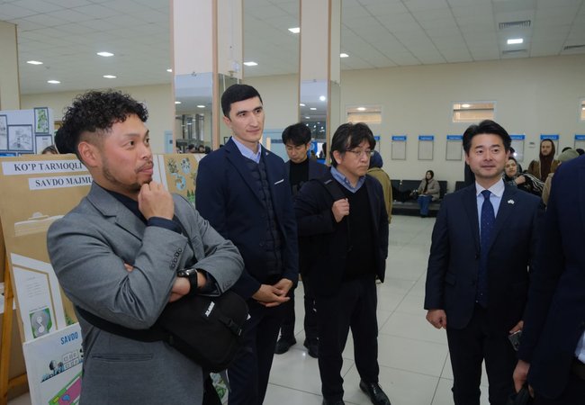 Toshkent Kimyo xalqaro universiteti hamda RIDM hamkorligida “Kelajak Bunyodkorlari” nomli arxitektura, interyer va landshaft dizayni ko‘rgazmasining rasmiy ochilish marosimi bo‘lib o‘tdi.