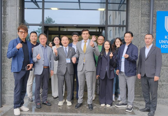 В клинике Kimyo International University in Tashkent была успешно проведена хирургическая операция профессором Lee Bonggun — специалистом по хирургии плечевого сустава и врачом Hospital Hanyang University (Южная Корея).