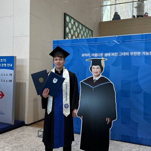 Toshkent Kimyo xalqaro universitetining Janubiy Koreyaning Gachon universiteti bilan hamkorlikdagi iqtisod yoʻnalishi boʻyicha qoʻshma dasturi bitiruvchilariga diplom topshirish marosimi boʻlib oʻtdi
