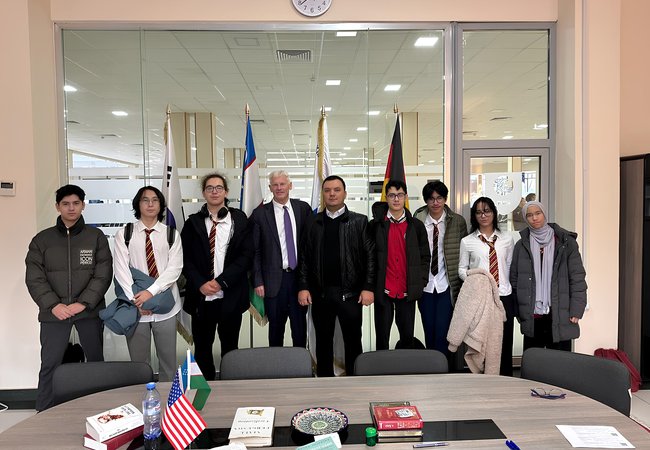 Ученики Oxbridge International School получают практический опыт в инженерии благодаря в рамках сотрудничества с KIUT