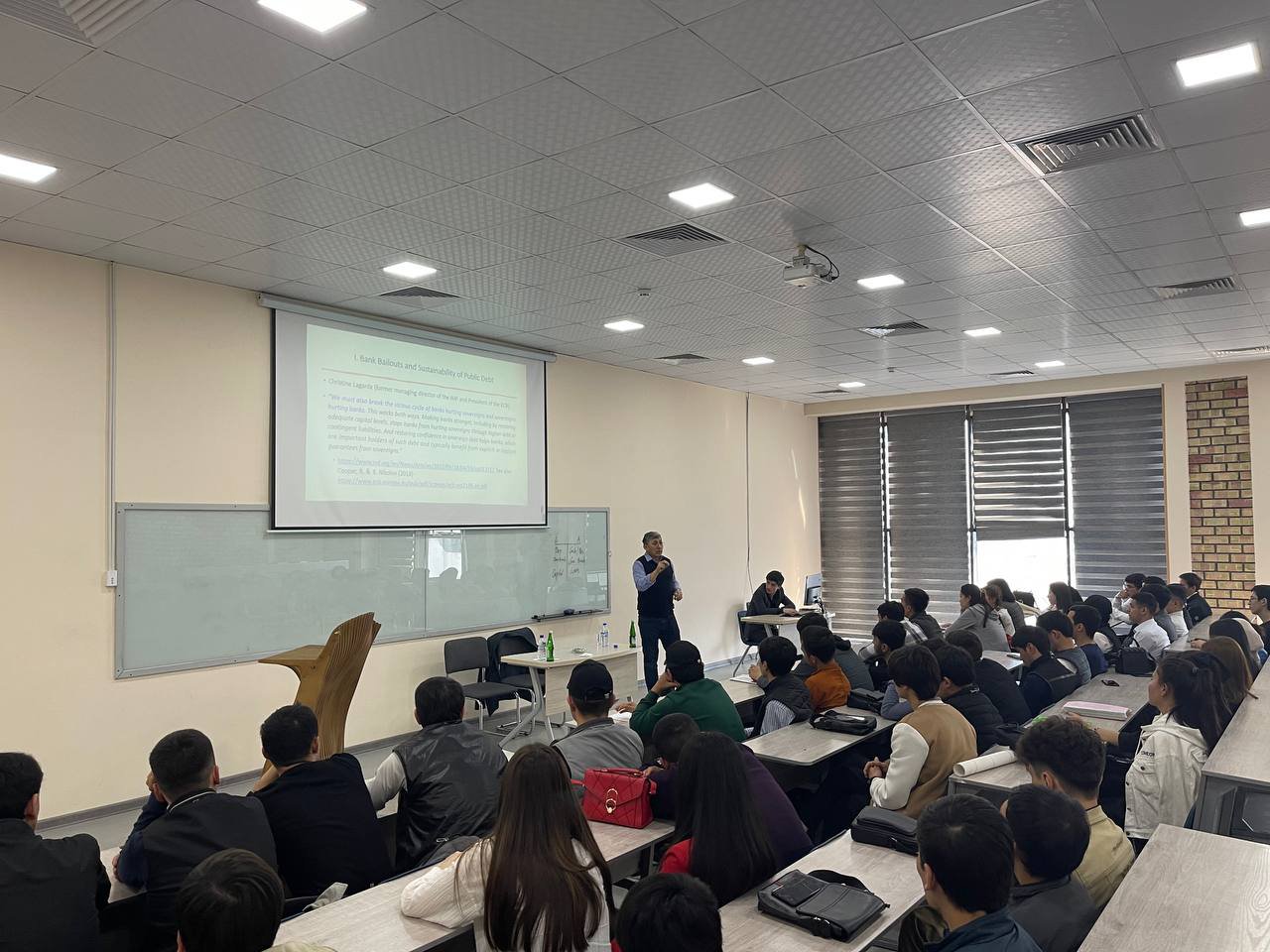 Professor - economist from the UK gave a lecture for students of the School of Business and Finance