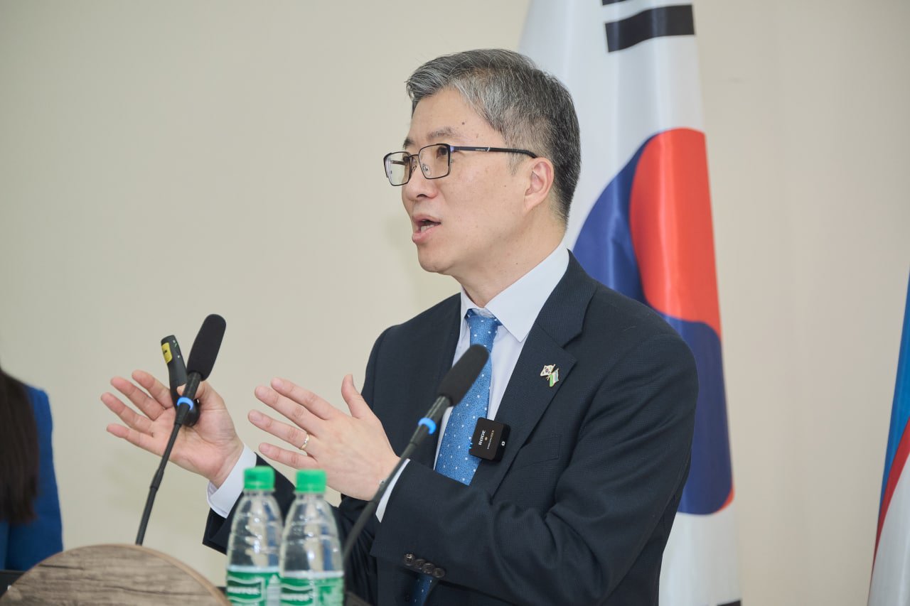Ambassador of the Republic of Korea to Uzbekistan Kim Hee Sang visited the Kimyo International University in Tashkent.