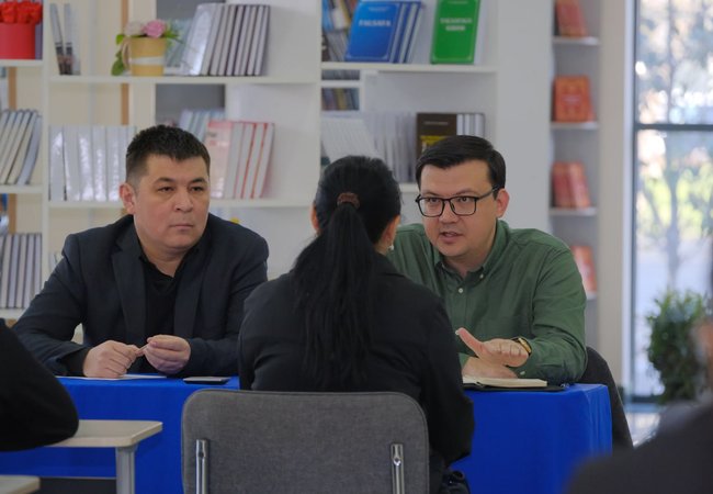 В Ташкентском международном университете Кимё состоялась открытая встреча ректора А. Аллакуллиева со студентами